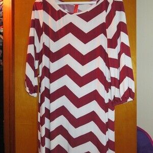 Chevron Dress Maroon Red White Preppy 3/4 Sleeve Shift Fashionomics Stretch Mini